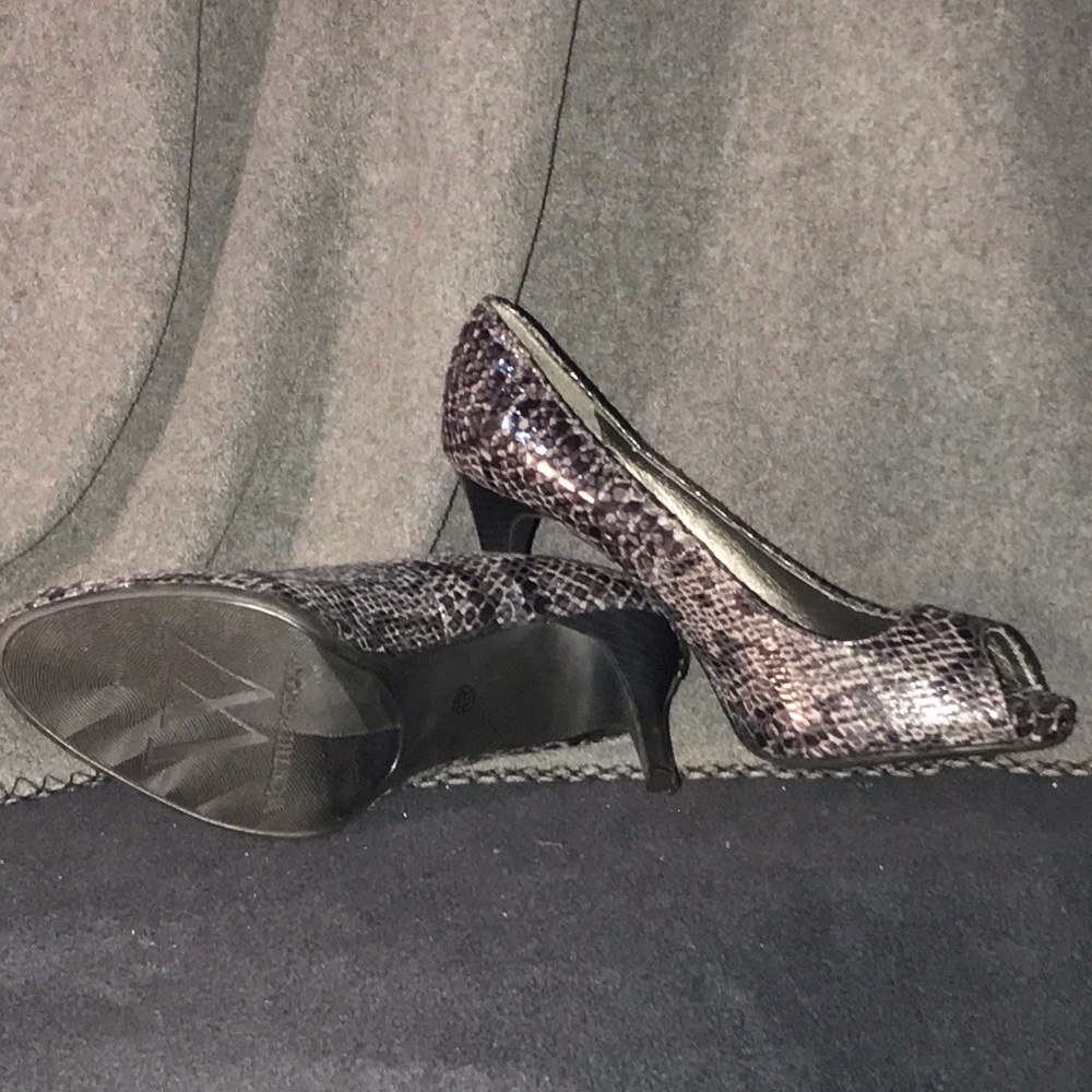 Shoes - Picture 2 of 3